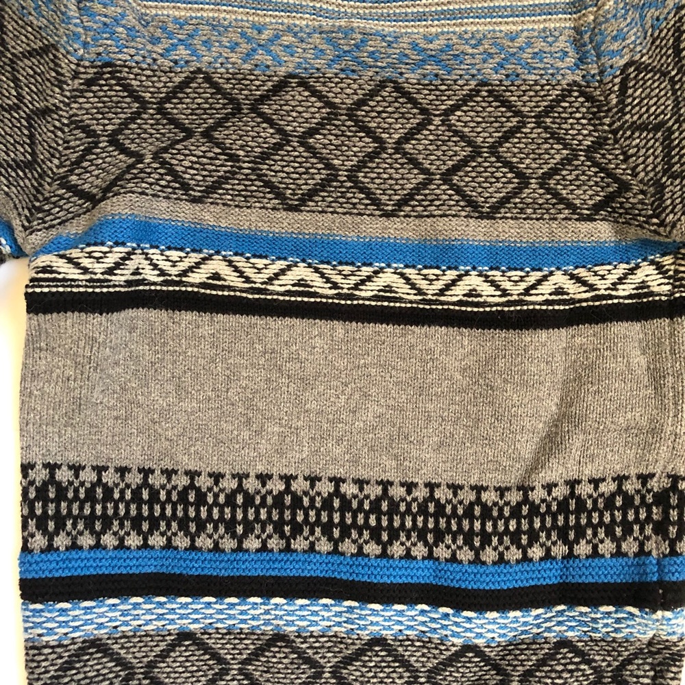 Cherokee Blue Patterned Sweater. - Picture 3 of 3